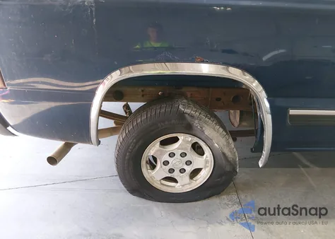 2000 Chevrolet Silverado 1500 Ls из США, поврежденный, VIN 2GCEC19T7Y1145925